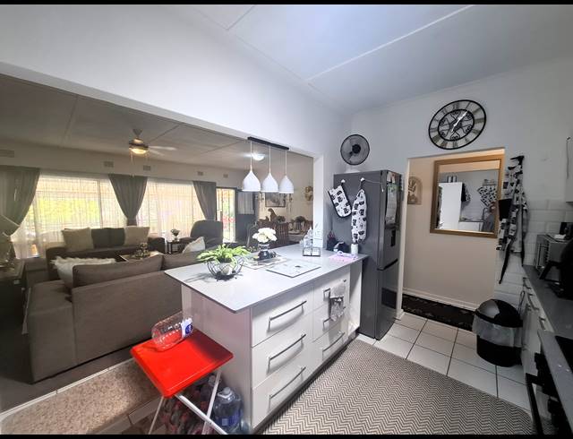 2 BEDROOM TOWNHOUSE FOR SALE IN UVONGO